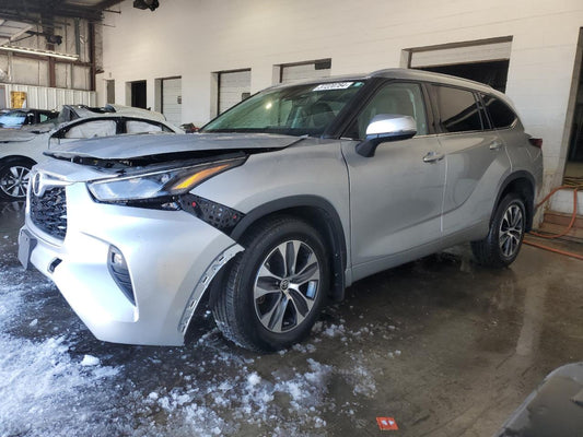 2022 TOYOTA HIGHLANDER XLE VIN:5TDGZRBH7NS176978