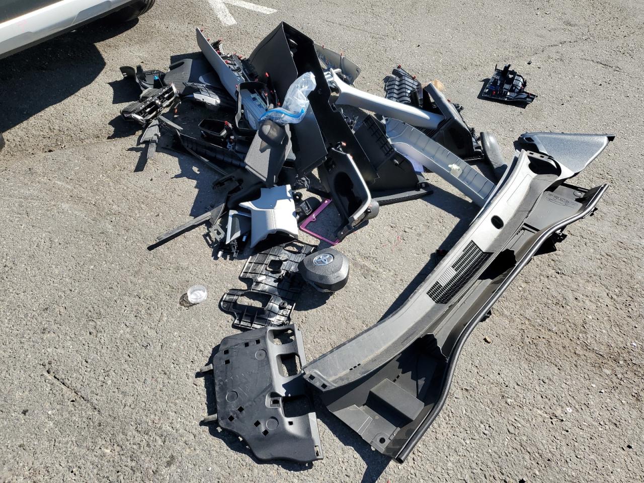 2022 TOYOTA COROLLA CROSS LE VIN:7MUCAAAG1NV020117