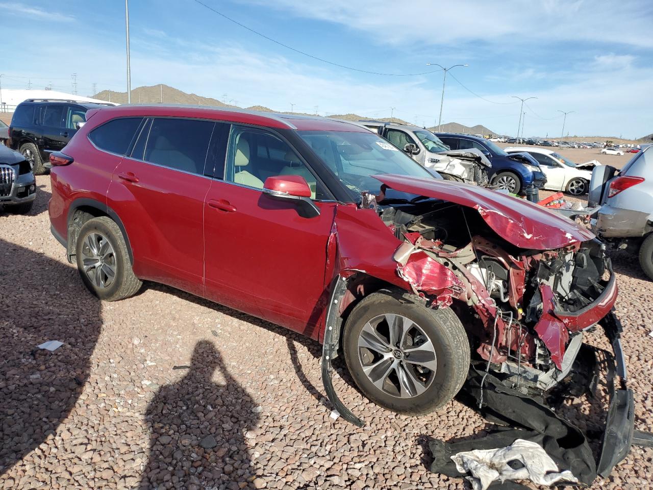 2022 TOYOTA HIGHLANDER XLE VIN:5TDHZRBH7NS577659