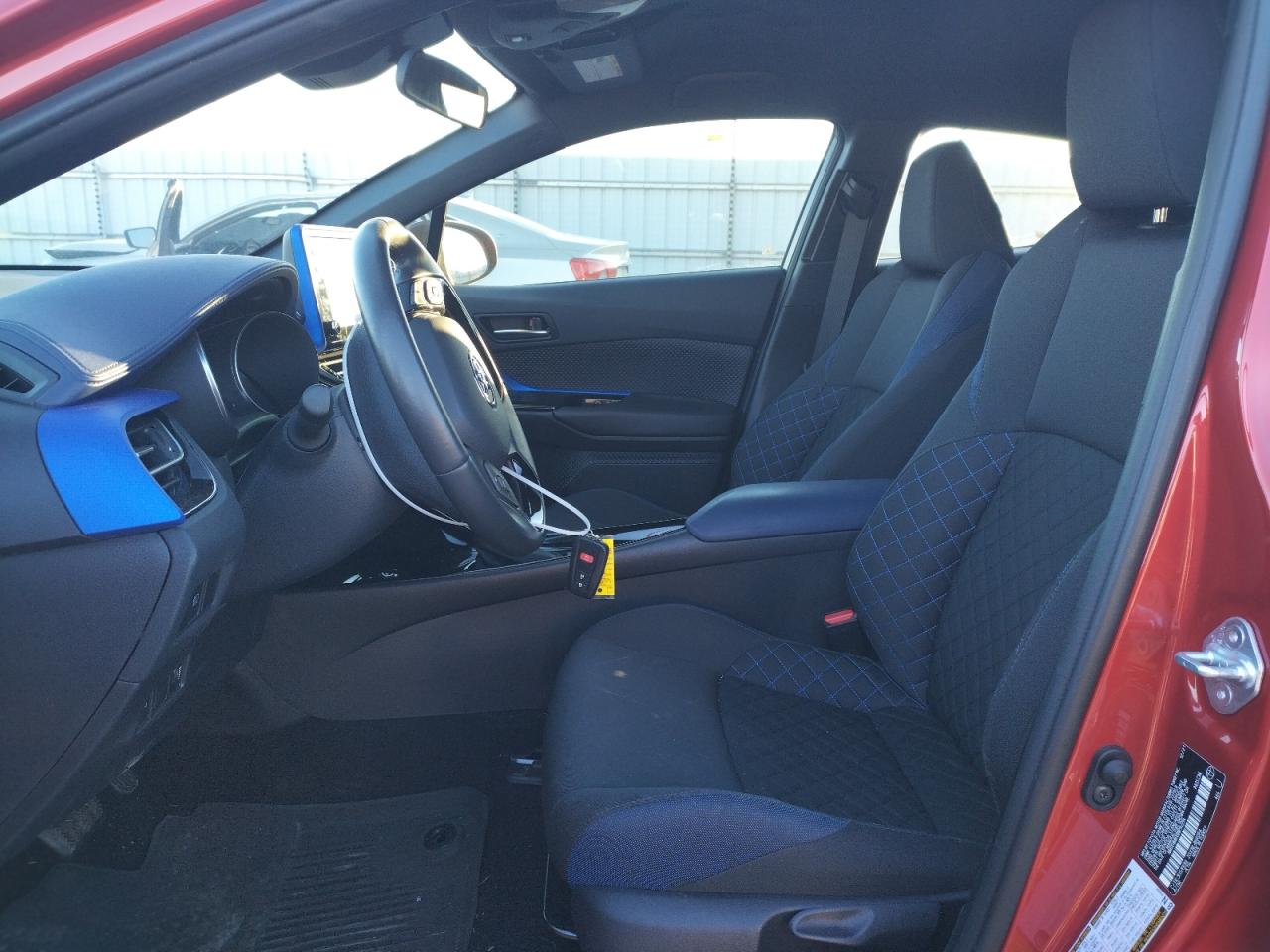 2022 TOYOTA C-HR XLE VIN:NMTKHMBX8NR142294