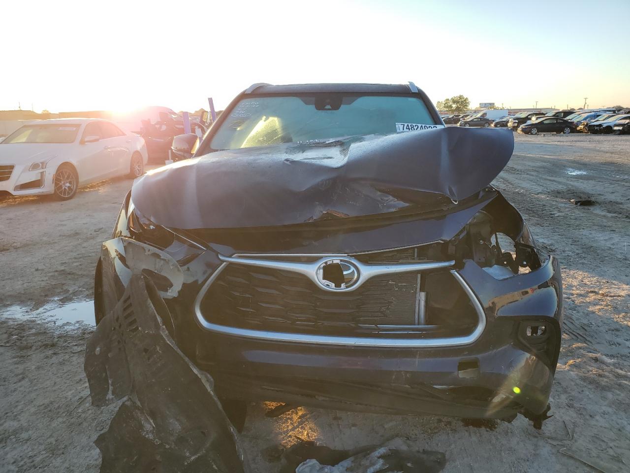 2022 TOYOTA HIGHLANDER XLE VIN:5TDHZRAH4NS557001