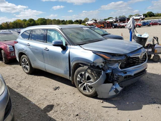 2021 TOYOTA HIGHLANDER XLE VIN: 5TDHZRBH7MS139190