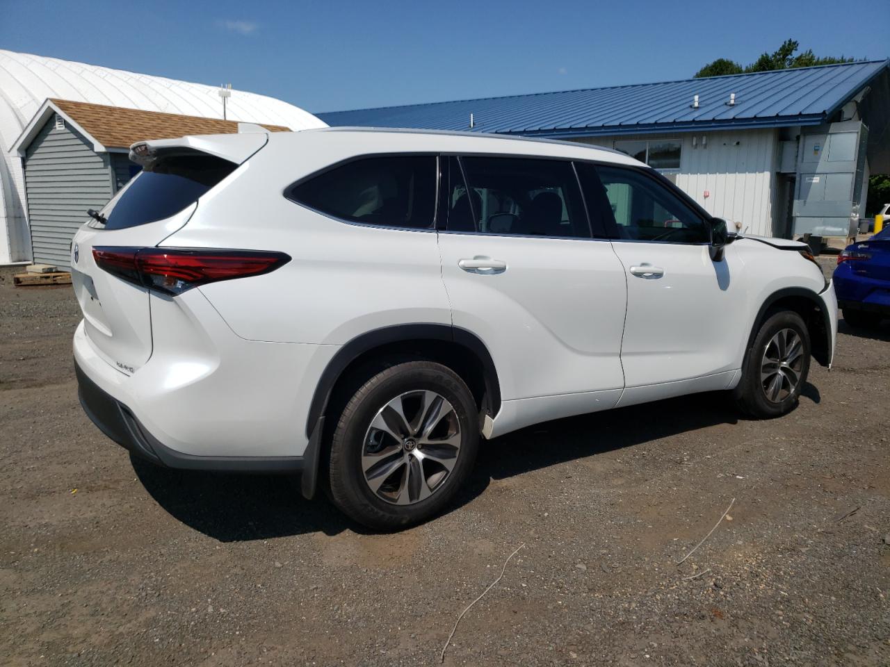 2022 TOYOTA HIGHLANDER XLE VIN:5TDGZRBH7NS577589