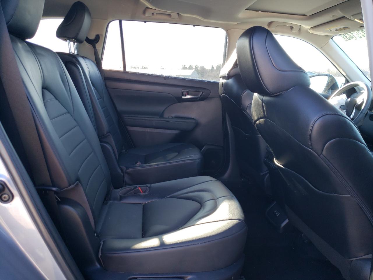 2022 TOYOTA HIGHLANDER XLE VIN:5TDGZRBH2NS234415