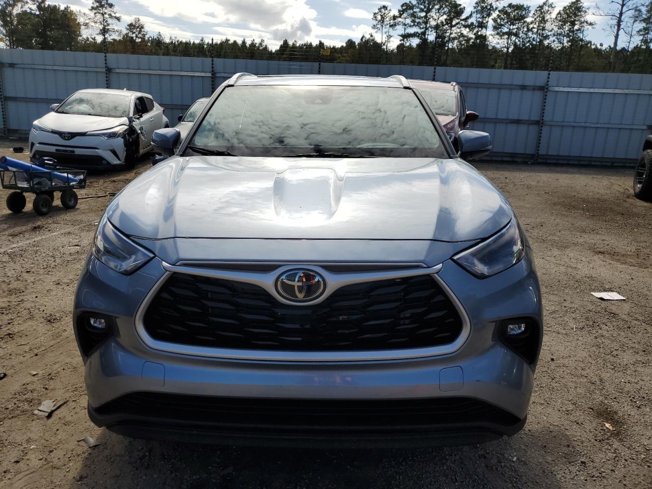 2022 TOYOTA HIGHLANDER XLE VIN:5TDGZRAH4NS135404