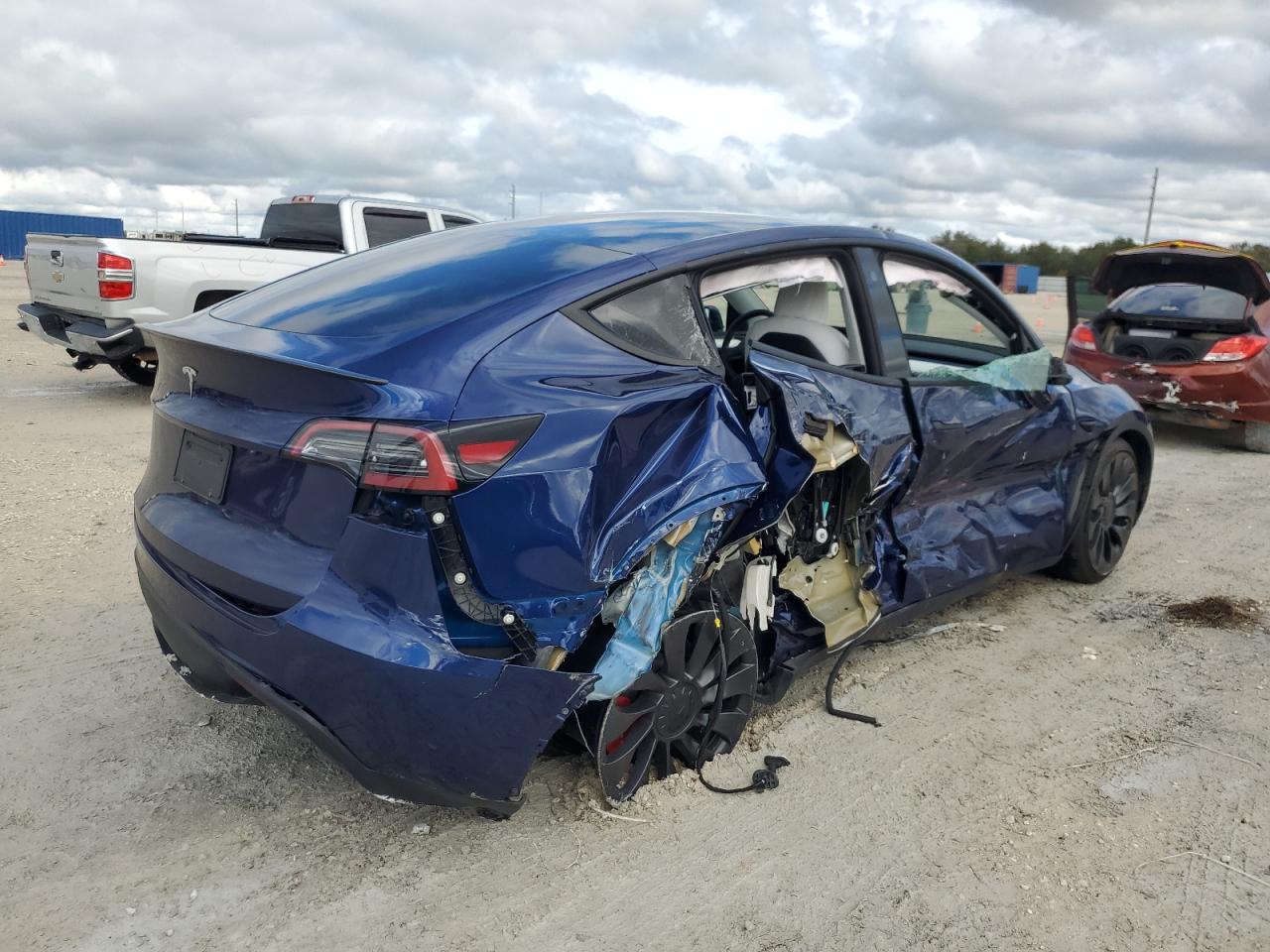 2023 TESLA MODEL Y  VIN:7SAYGDEF1PF600544