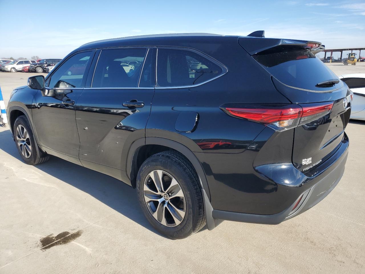 2022 TOYOTA HIGHLANDER XLE VIN:5TDGZRBH2NS226721