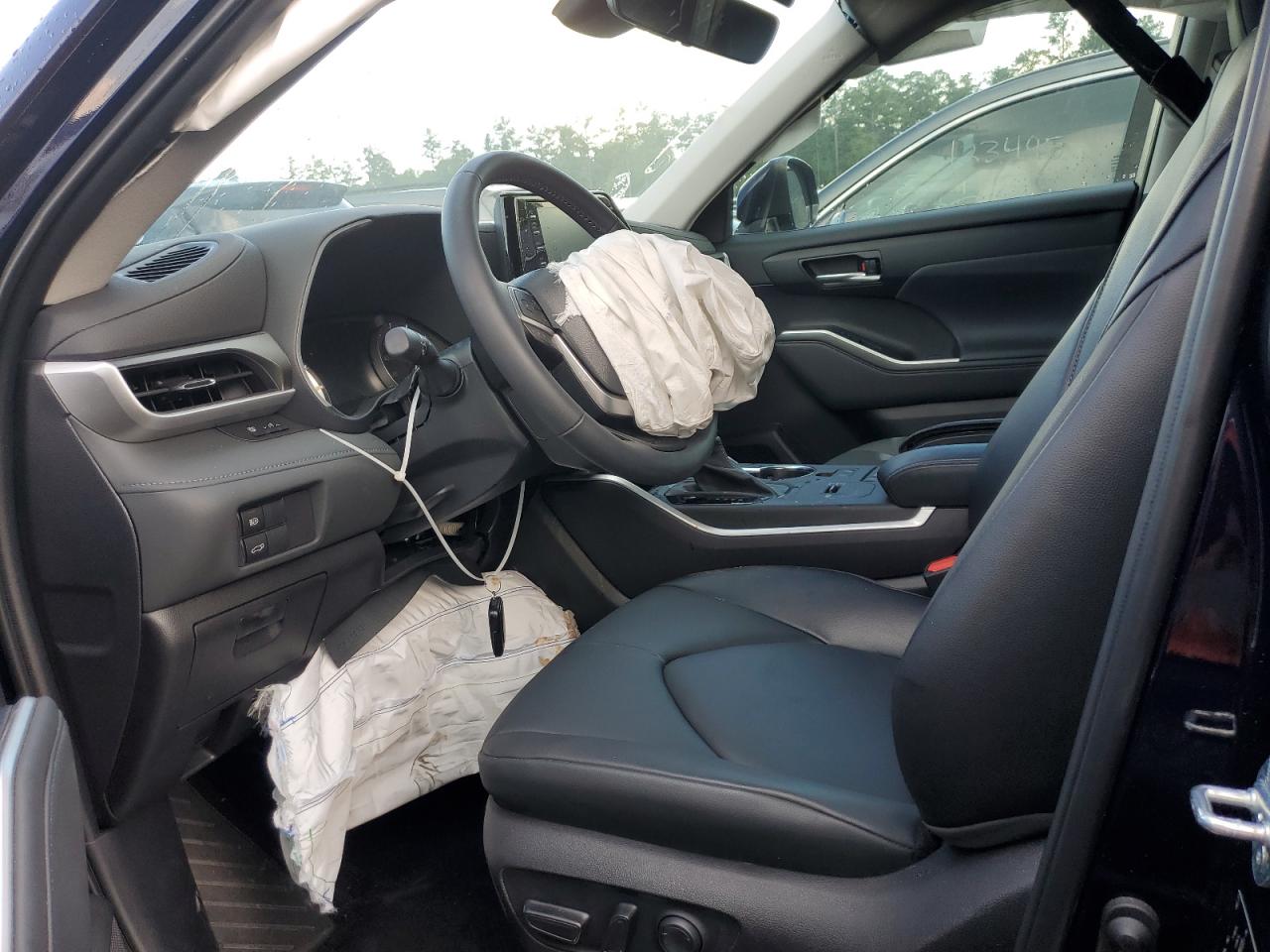 2022 TOYOTA HIGHLANDER XLE VIN:5TDGZRAHXNS132152