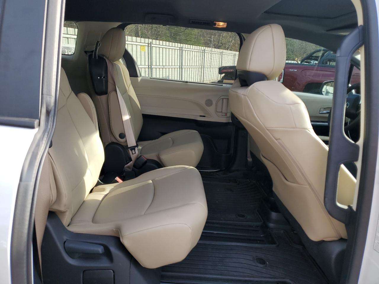 2022 TOYOTA SIENNA XLE VIN:5TDYRKEC4NS131136