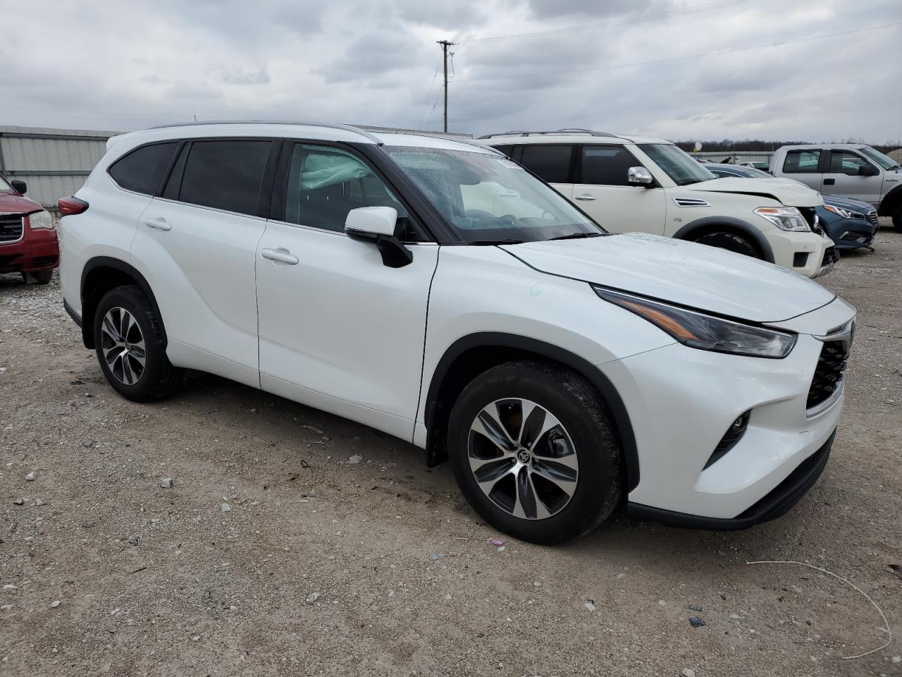 2022 TOYOTA HIGHLANDER XLE VIN:5TDGZRBH4NS237798