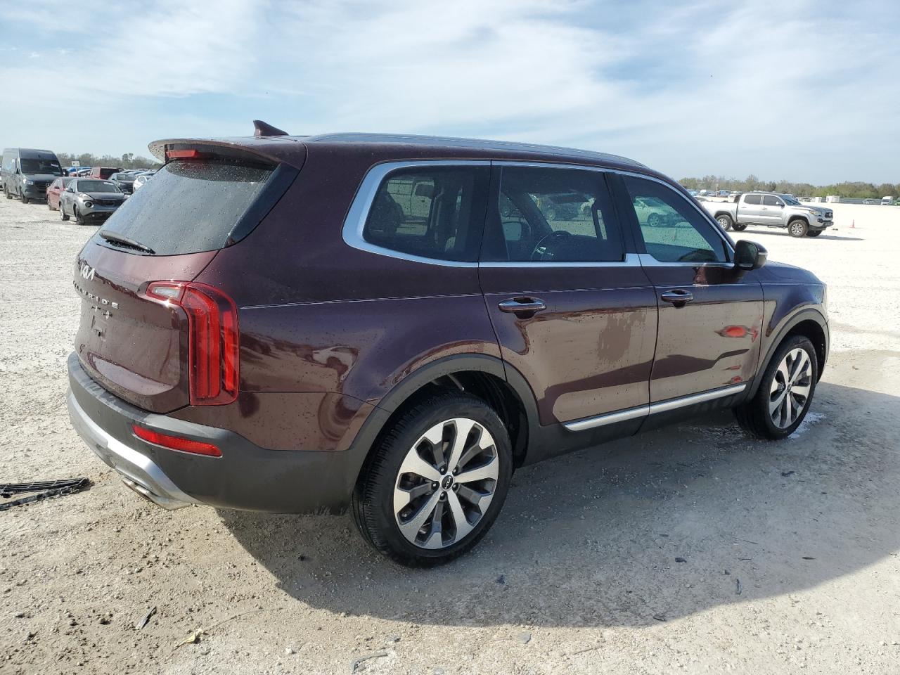 2022 KIA TELLURIDE S VIN:5XYP64HC1NG218386