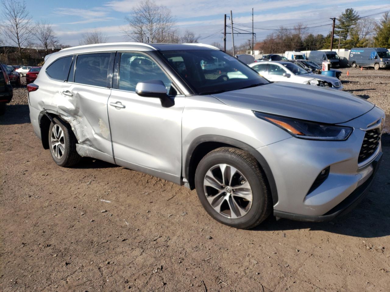 2022 TOYOTA HIGHLANDER XLE VIN:5TDGZRBH6NS572755