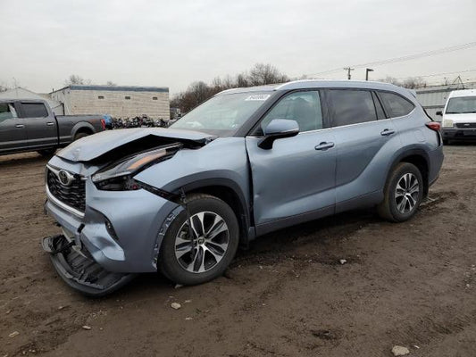 2021 TOYOTA HIGHLANDER XLE VIN: 5TDGZRBH7MS117637