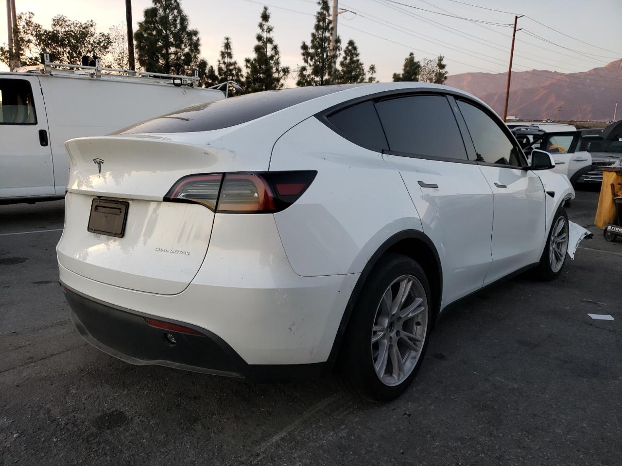 2023 TESLA MODEL Y  VIN:7SAYGDEE8PF636710