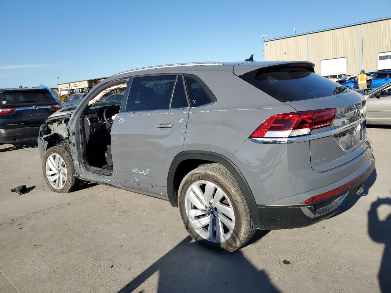 2022 VOLKSWAGEN ATLAS CROSS SPORT SE VIN:1V2KE2CA4NC229232