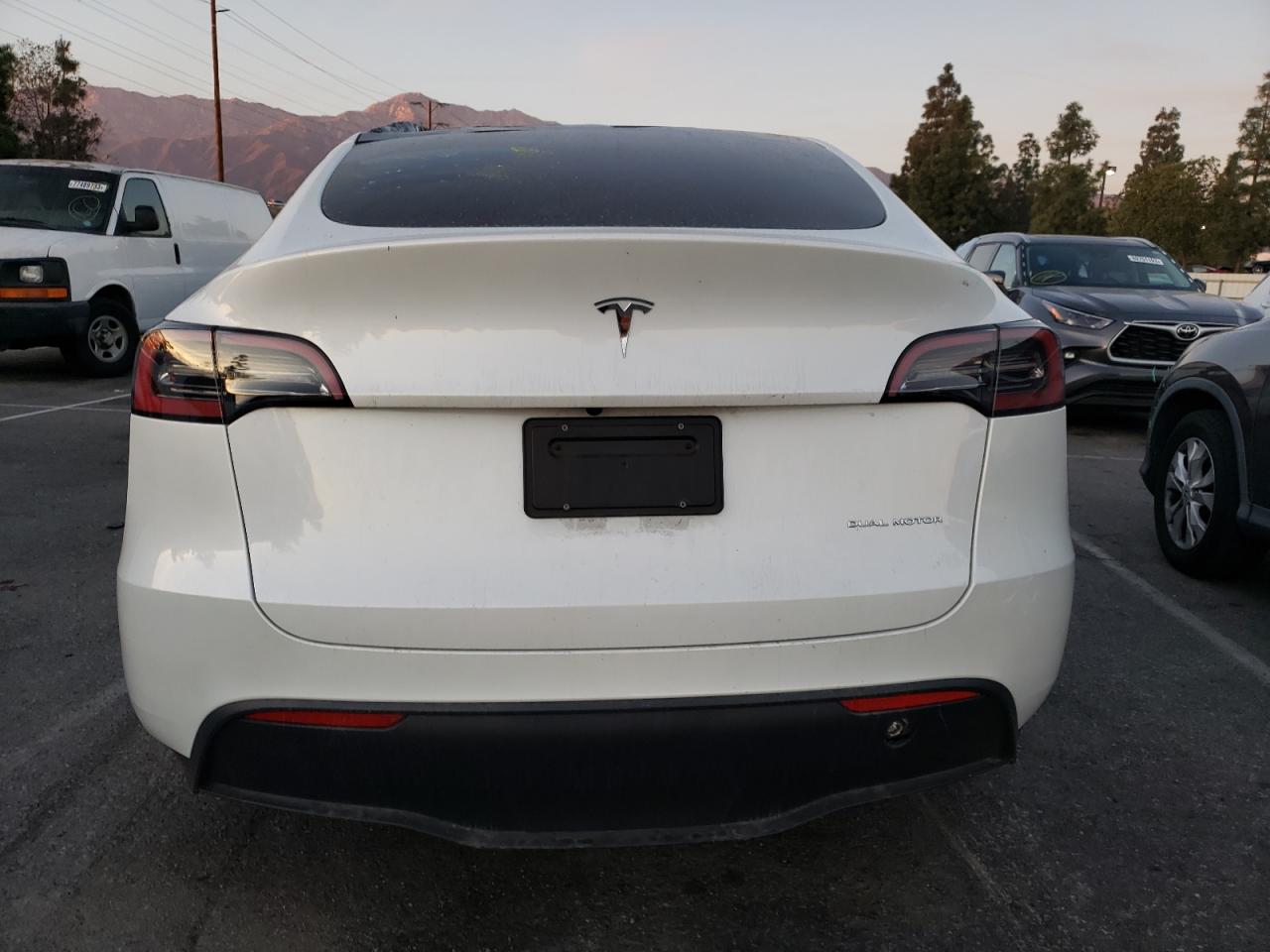 2023 TESLA MODEL Y  VIN:7SAYGDEE8PF636710