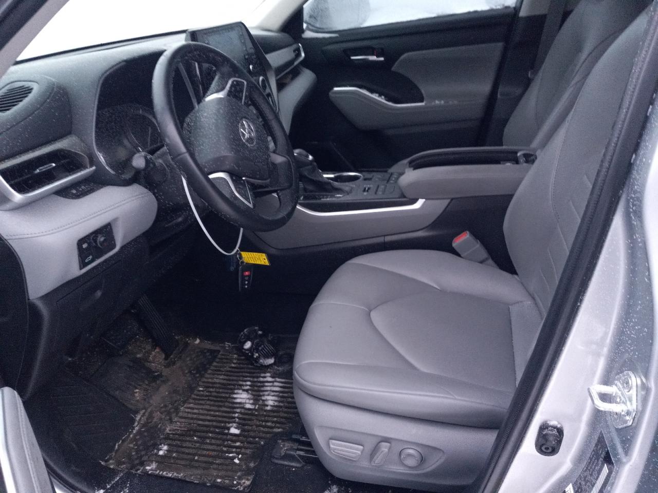 2022 TOYOTA HIGHLANDER XLE VIN:5TDHZRBHXNS581222