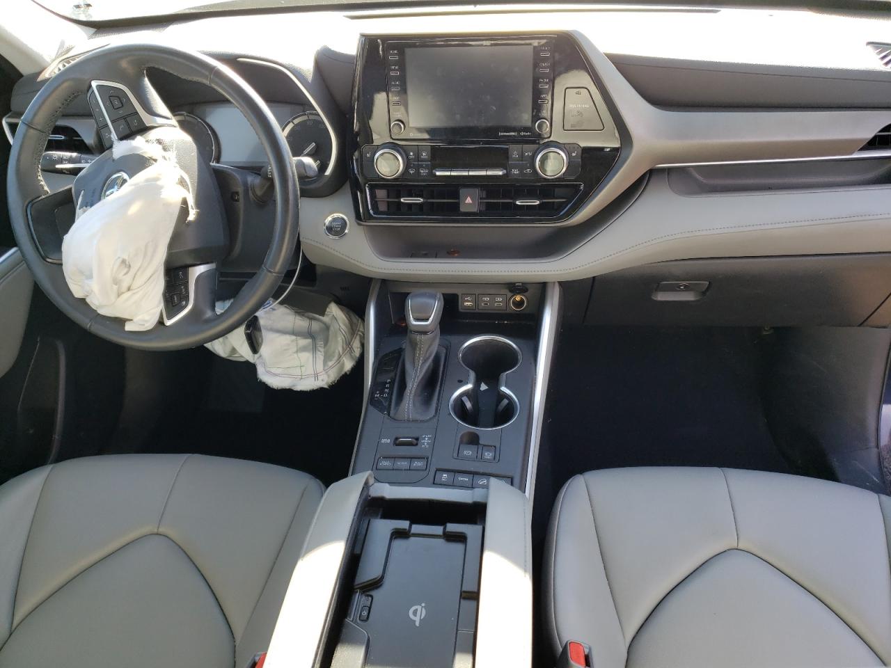 2022 TOYOTA HIGHLANDER XLE VIN:5TDGZRBH1NS579547