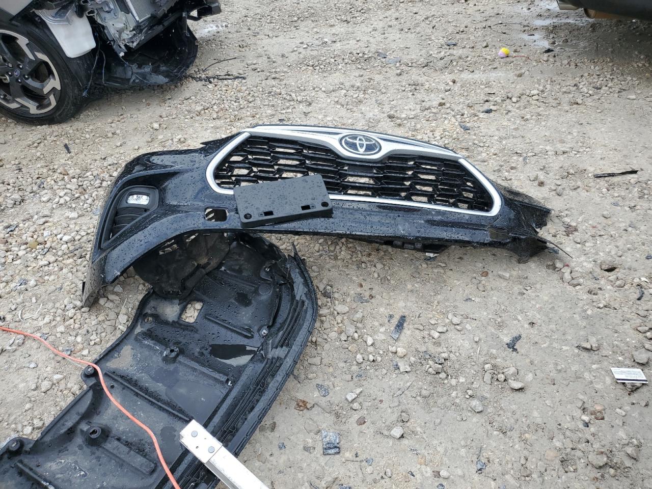 2022 TOYOTA HIGHLANDER XLE VIN:5TDGZRAH5NS141647