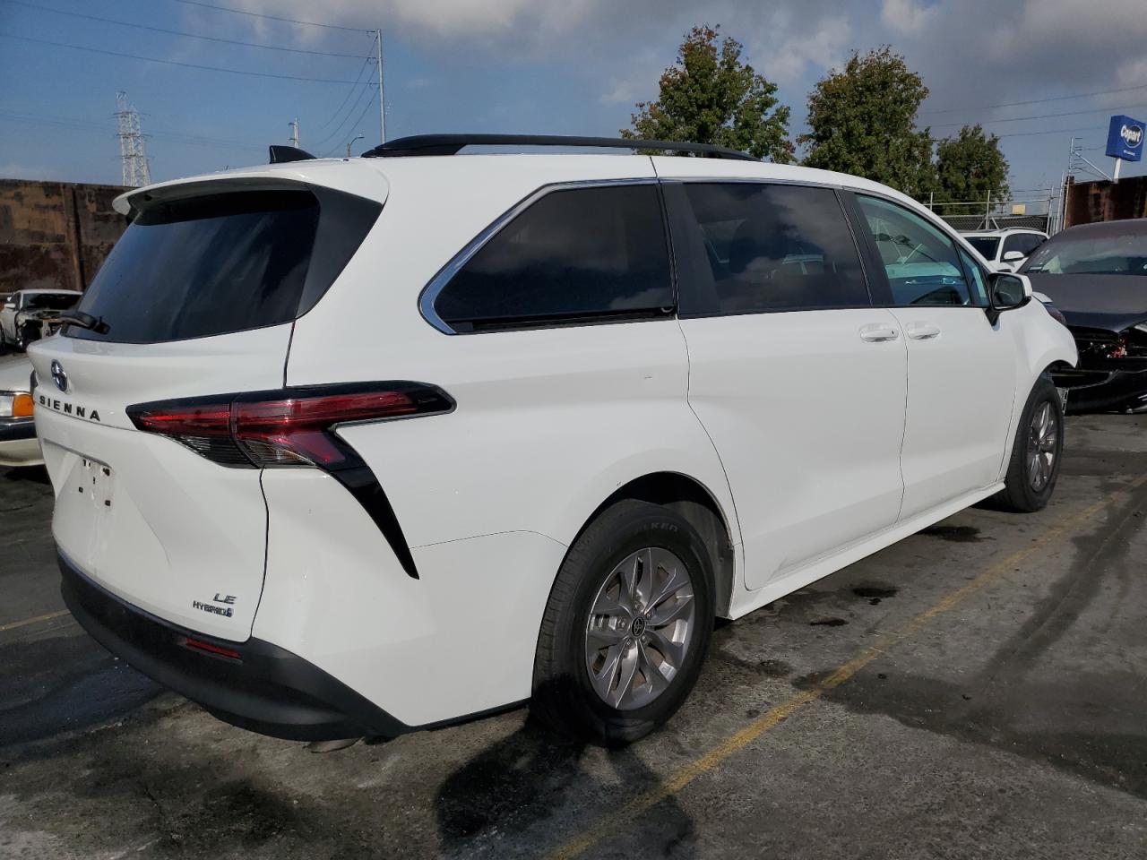 2022 TOYOTA SIENNA LE VIN:5TDKRKECXNS107428