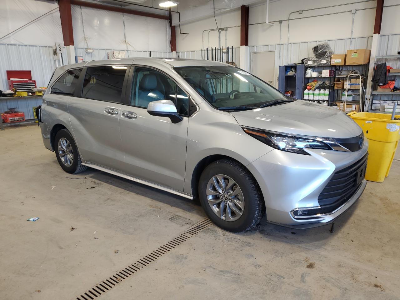 2022 TOYOTA SIENNA XLE VIN:5TDYRKEC8NS083771