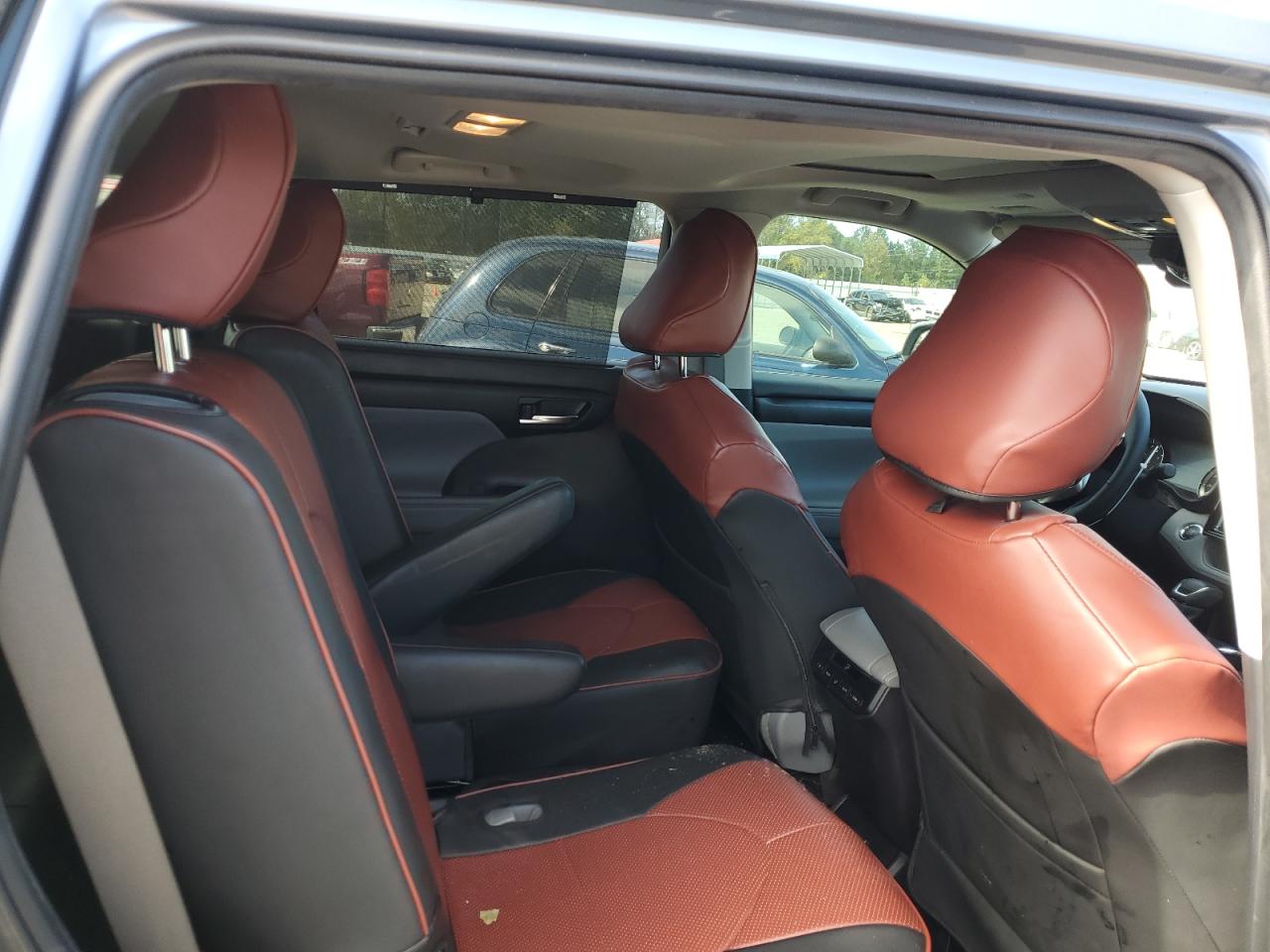 2022 TOYOTA HIGHLANDER XLE VIN:5TDGZRAH4NS135404