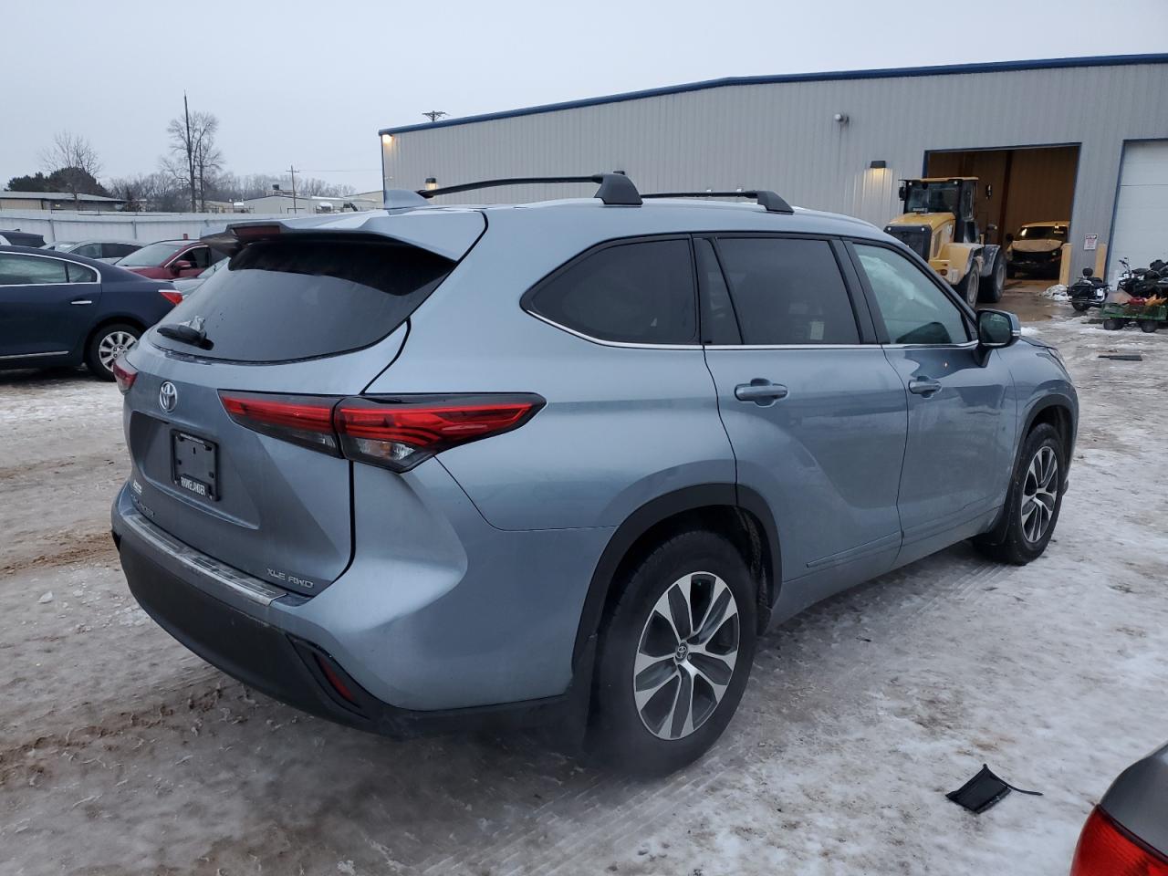 2022 TOYOTA HIGHLANDER XLE VIN:5TDHZRBH3NS212878