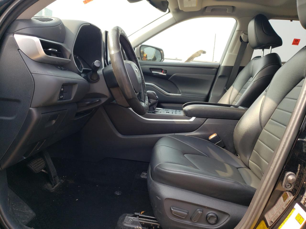 2022 TOYOTA HIGHLANDER XLE VIN:5TDHZRBH7NS567018