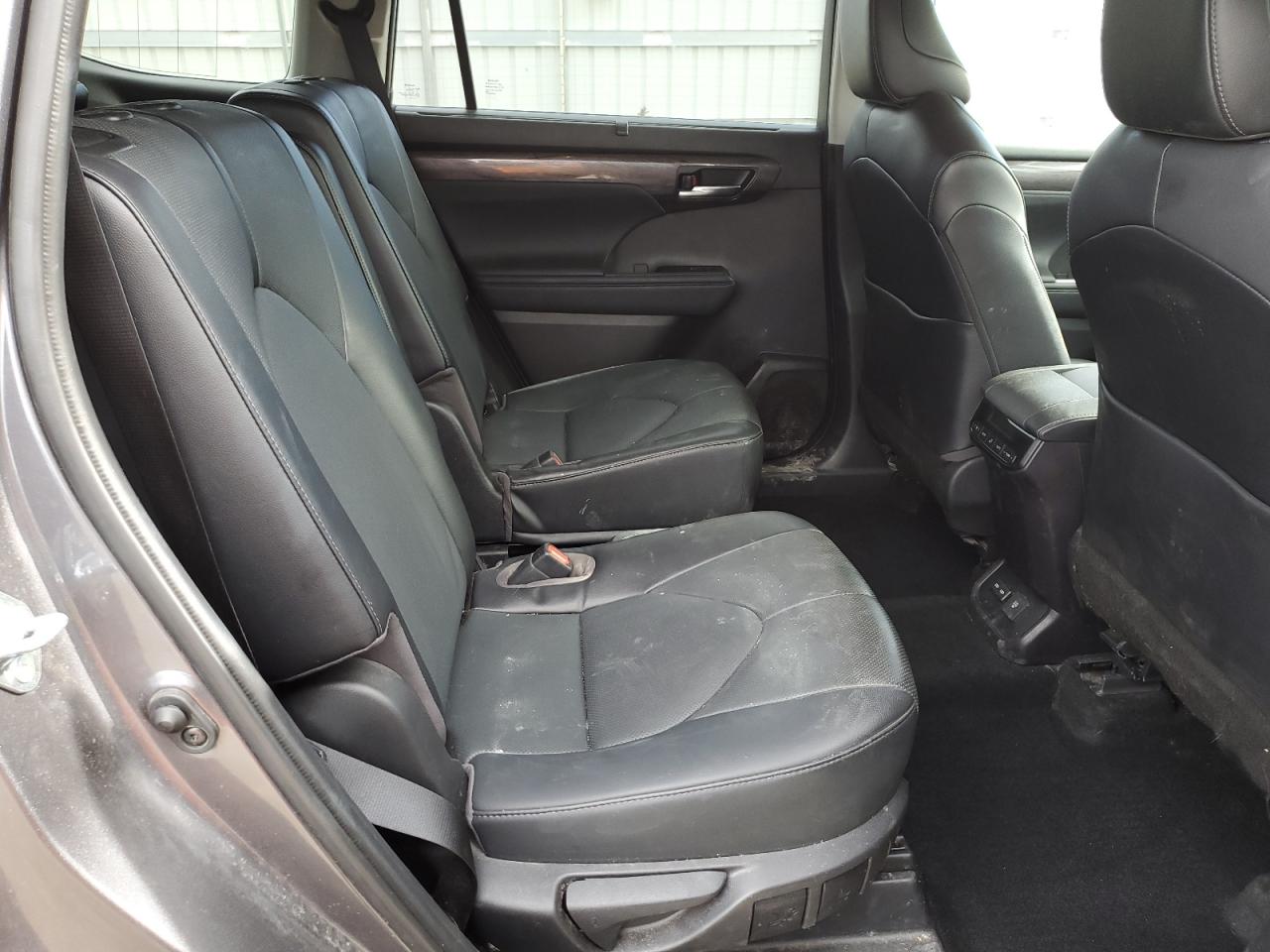 2022 TOYOTA HIGHLANDER LIMITED VIN:5TDDZRBH0NS562631