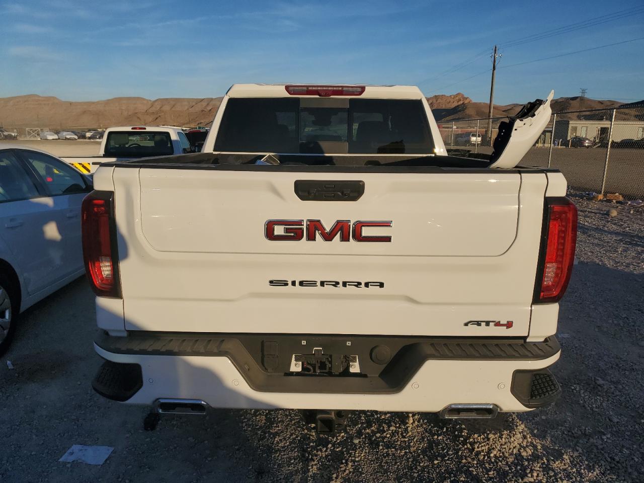 2022 GMC SIERRA K1500 AT4 VIN:1GTUUEET4NZ550522