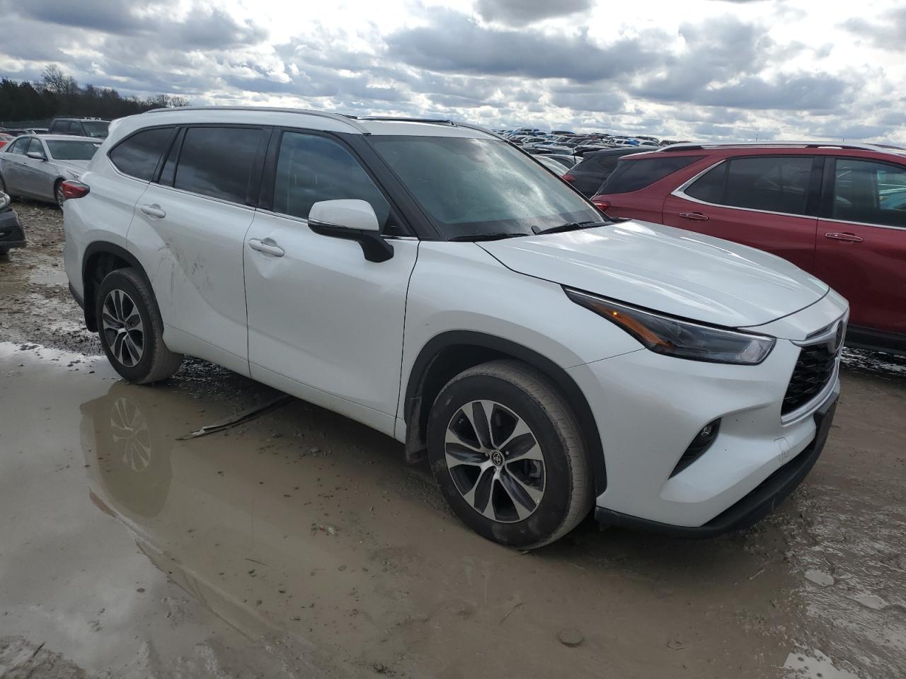 2022 TOYOTA HIGHLANDER XLE VIN:5TDGZRBH7NS199435