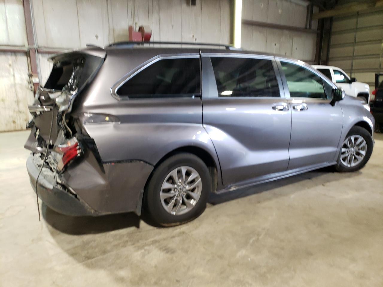 2022 TOYOTA SIENNA XLE VIN:5TDJRKECXNS093929