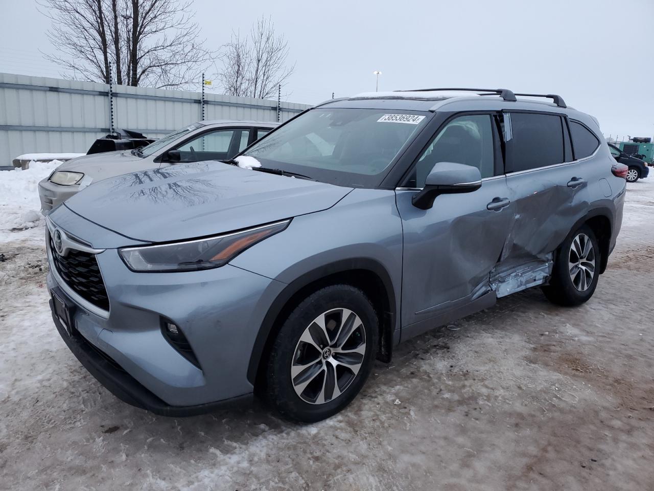 2022 TOYOTA HIGHLANDER XLE VIN:5TDHZRBH3NS212878