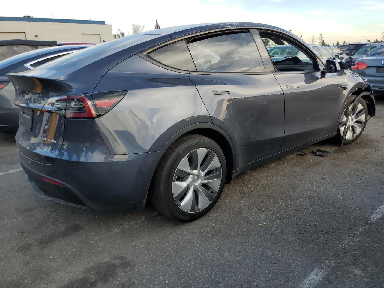 2023 TESLA MODEL Y  VIN:7SAYGDEE3PA152103