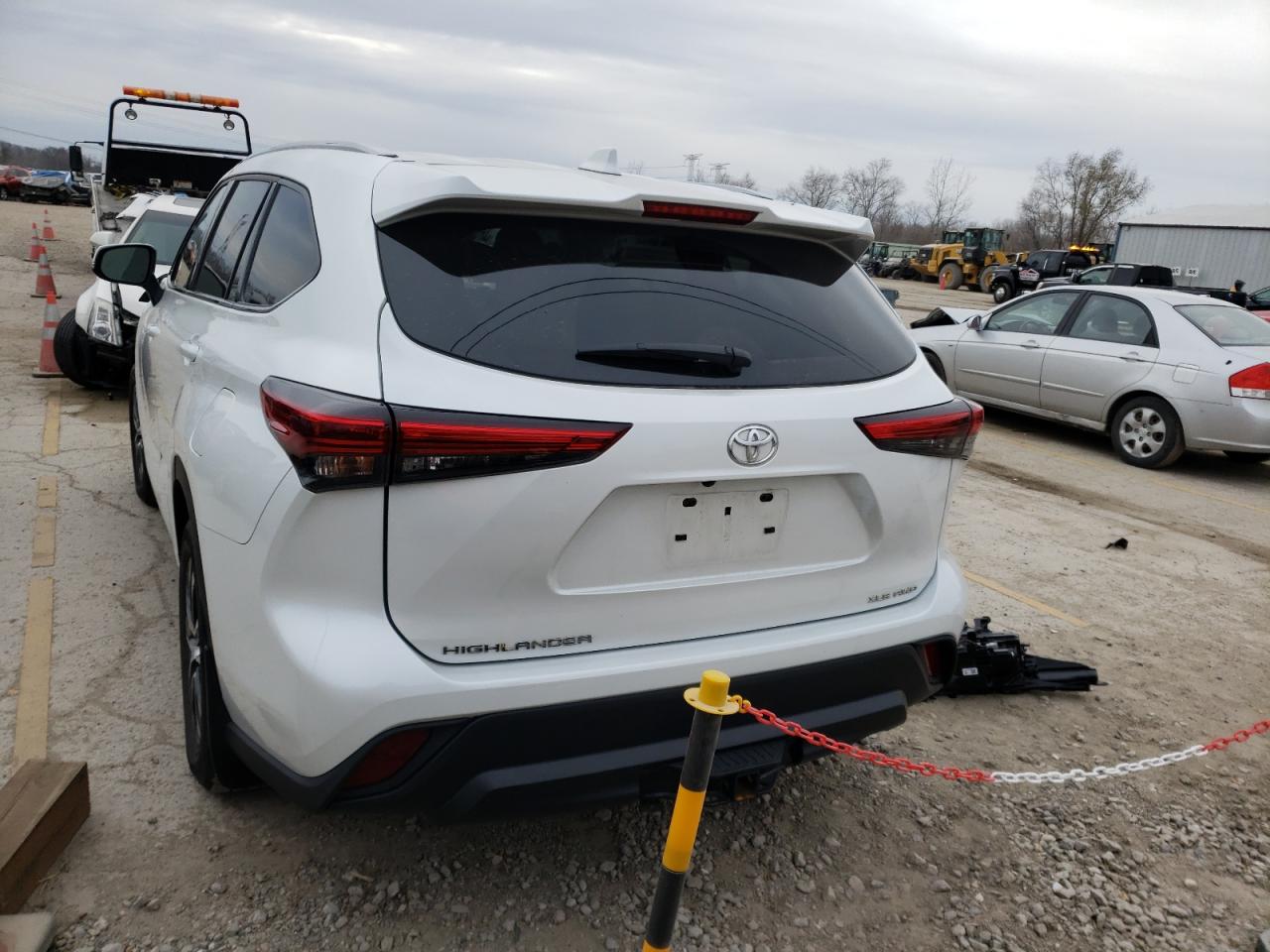 2022 TOYOTA HIGHLANDER XLE VIN:5TDHZRBH4NS172777