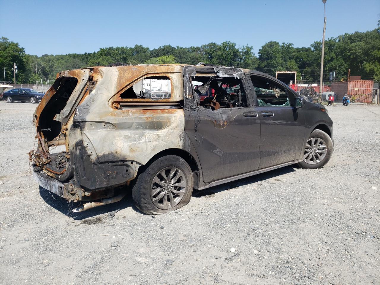 2022 TOYOTA SIENNA XLE VIN:5TDJRKEC5NS110880