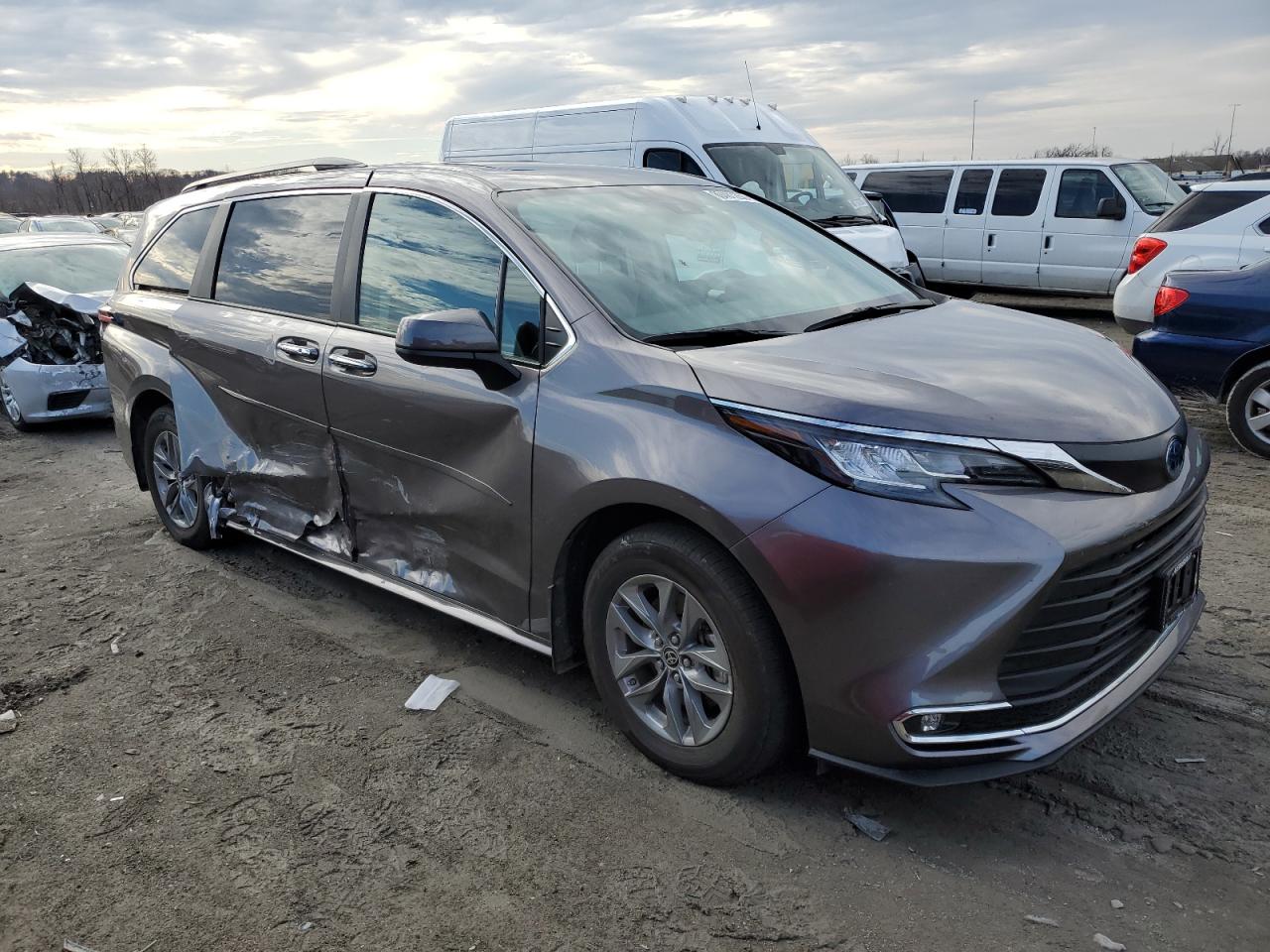 2022 TOYOTA SIENNA XLE VIN:5TDJSKFC2NS046154