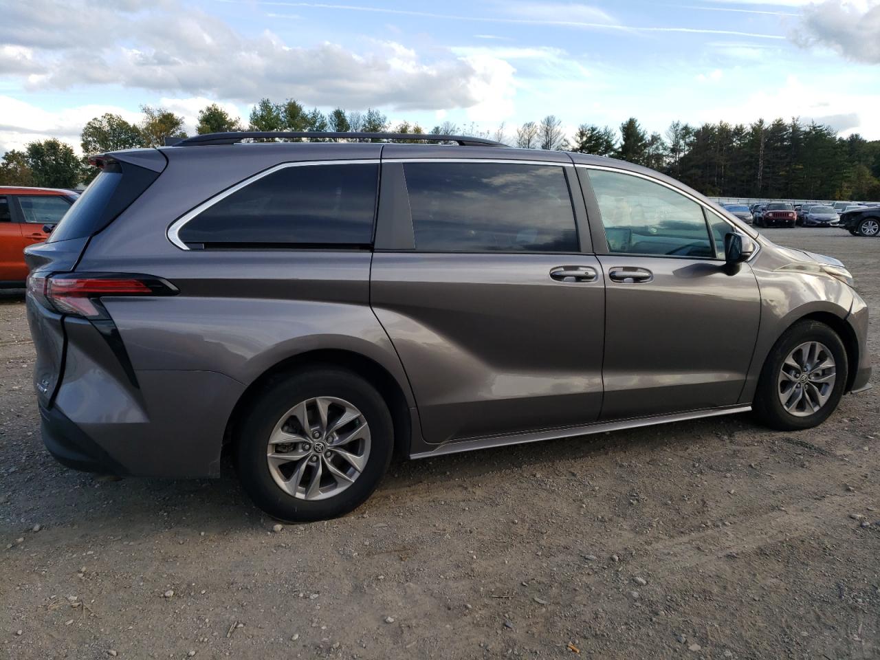 2022 TOYOTA SIENNA LE VIN:5TDBSKFC8NS051301