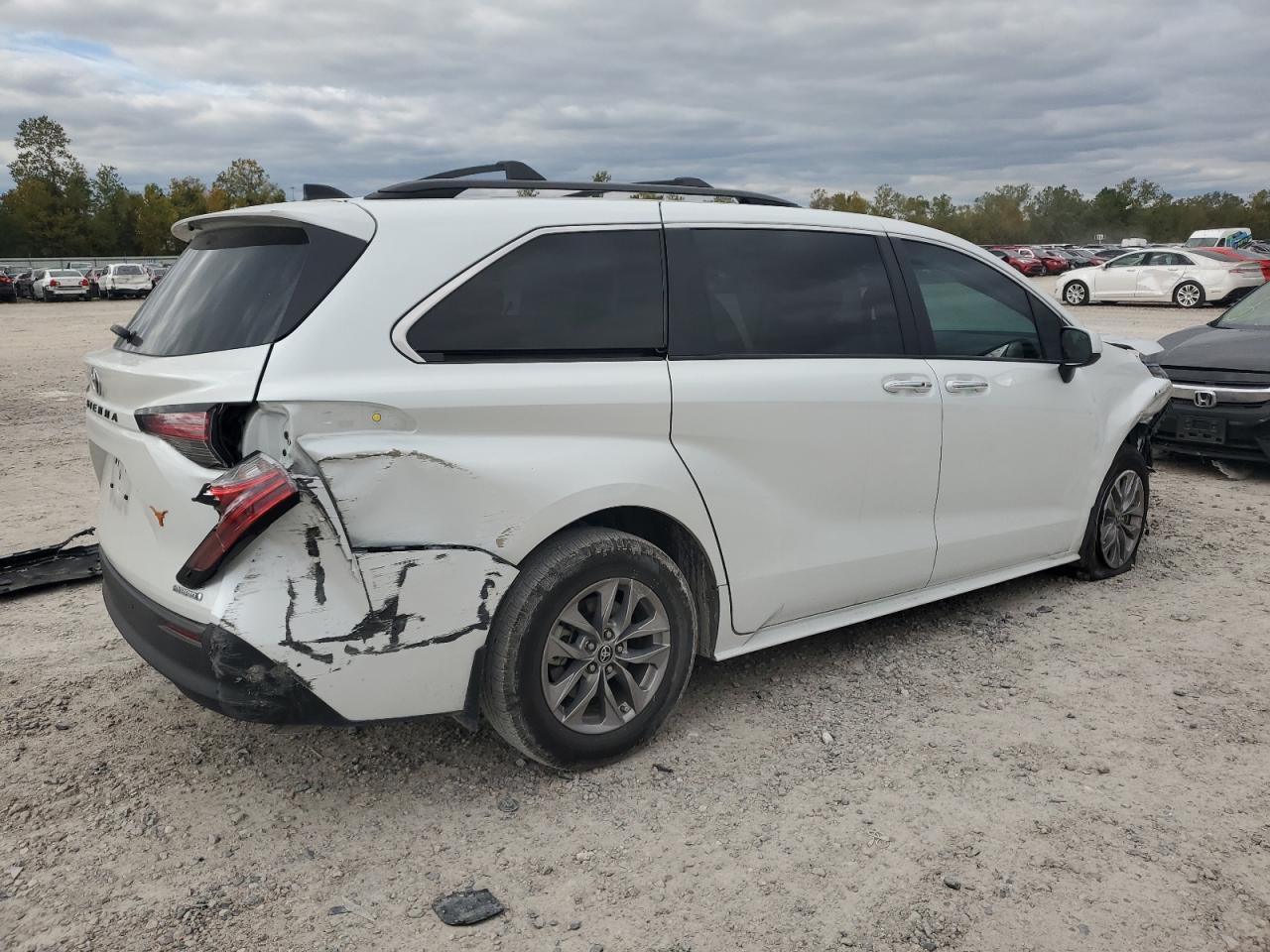 2022 TOYOTA SIENNA XLE VIN:5TDYRKEC8NS120236