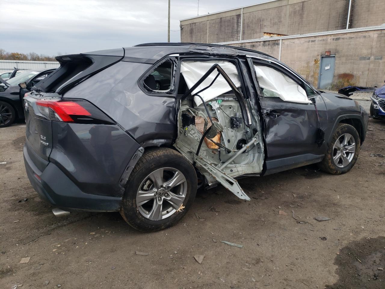 2022 TOYOTA RAV4 XLE VIN:2T3RWRFVXNW135065