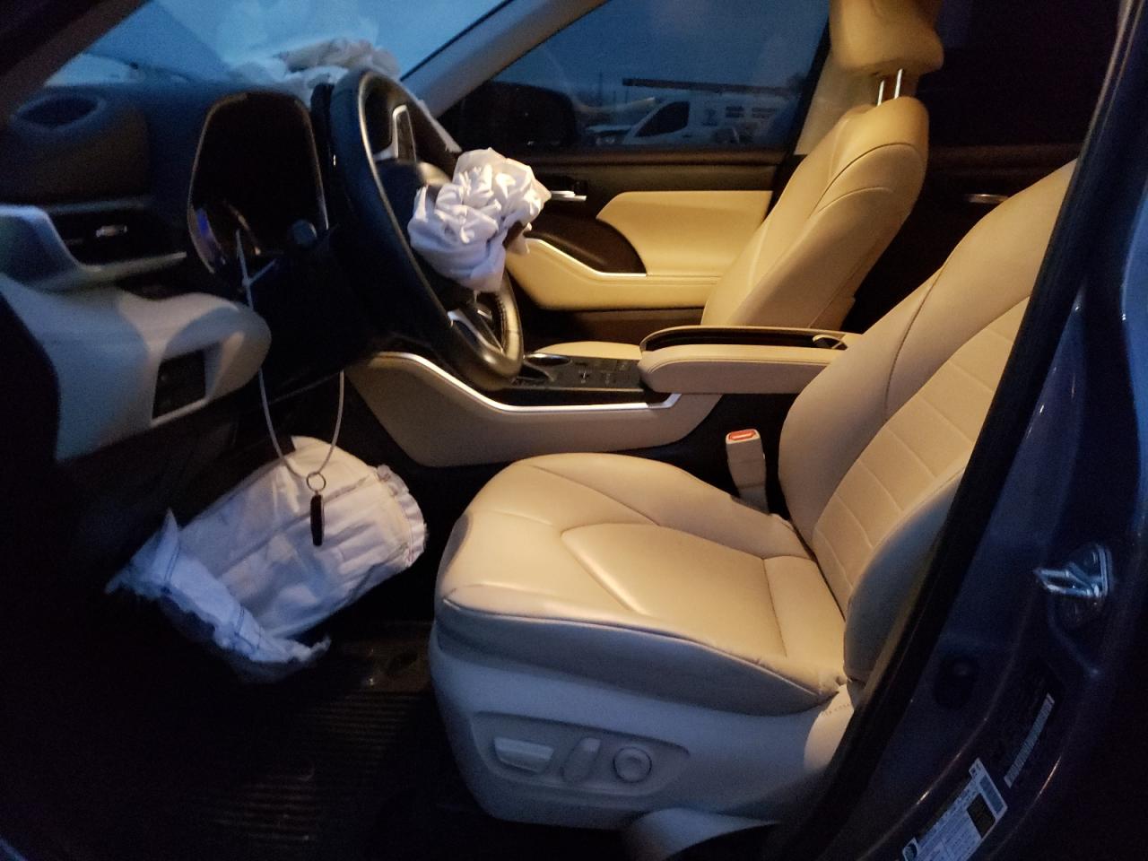 2022 TOYOTA HIGHLANDER XLE VIN:5TDGZRBHXNS199395