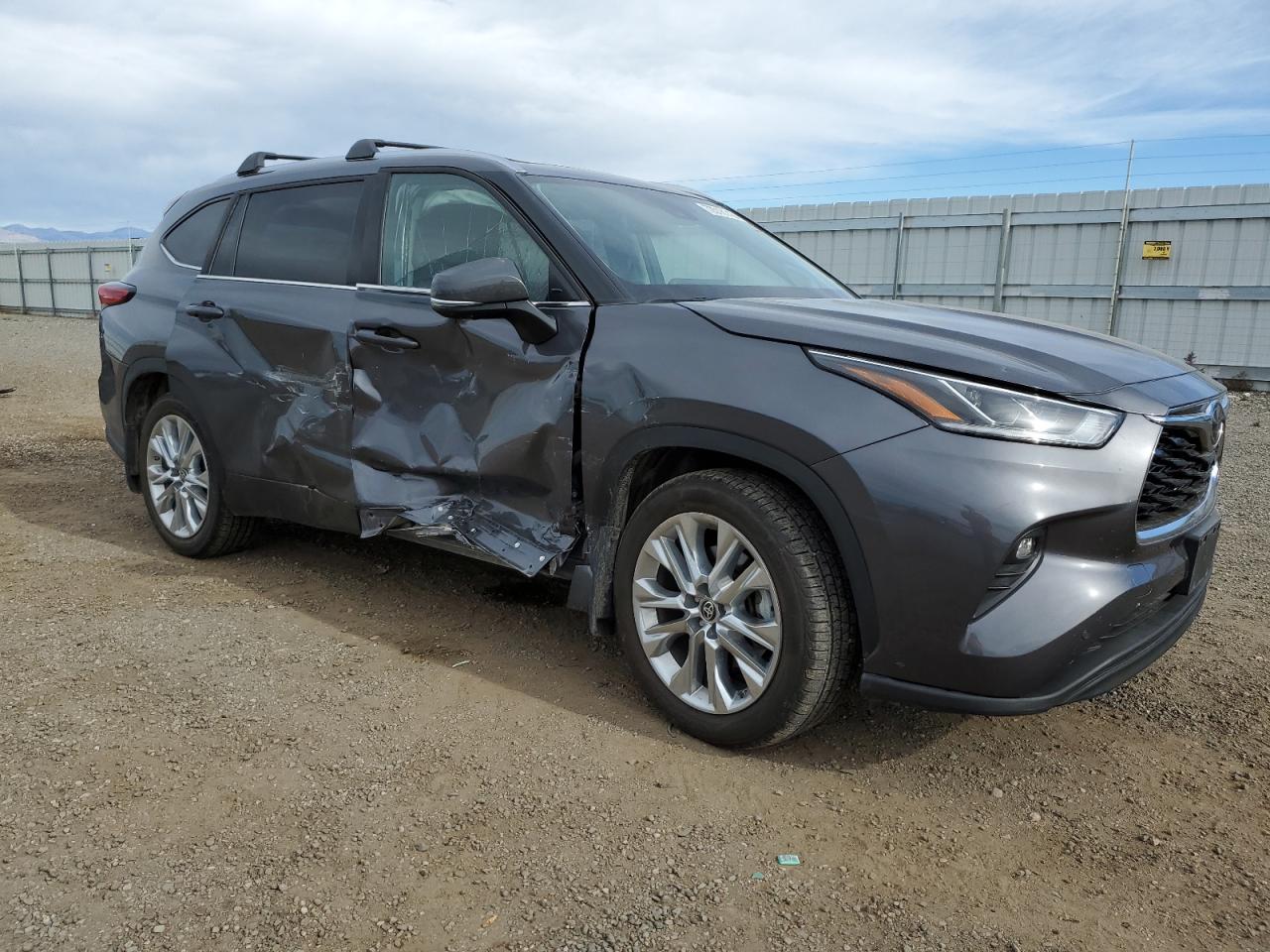 2022 TOYOTA HIGHLANDER LIMITED VIN:5TDDZRBH0NS562631