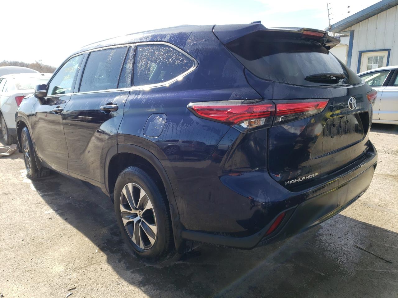 2022 TOYOTA HIGHLANDER XLE VIN:5TDGZRBH1NS579547