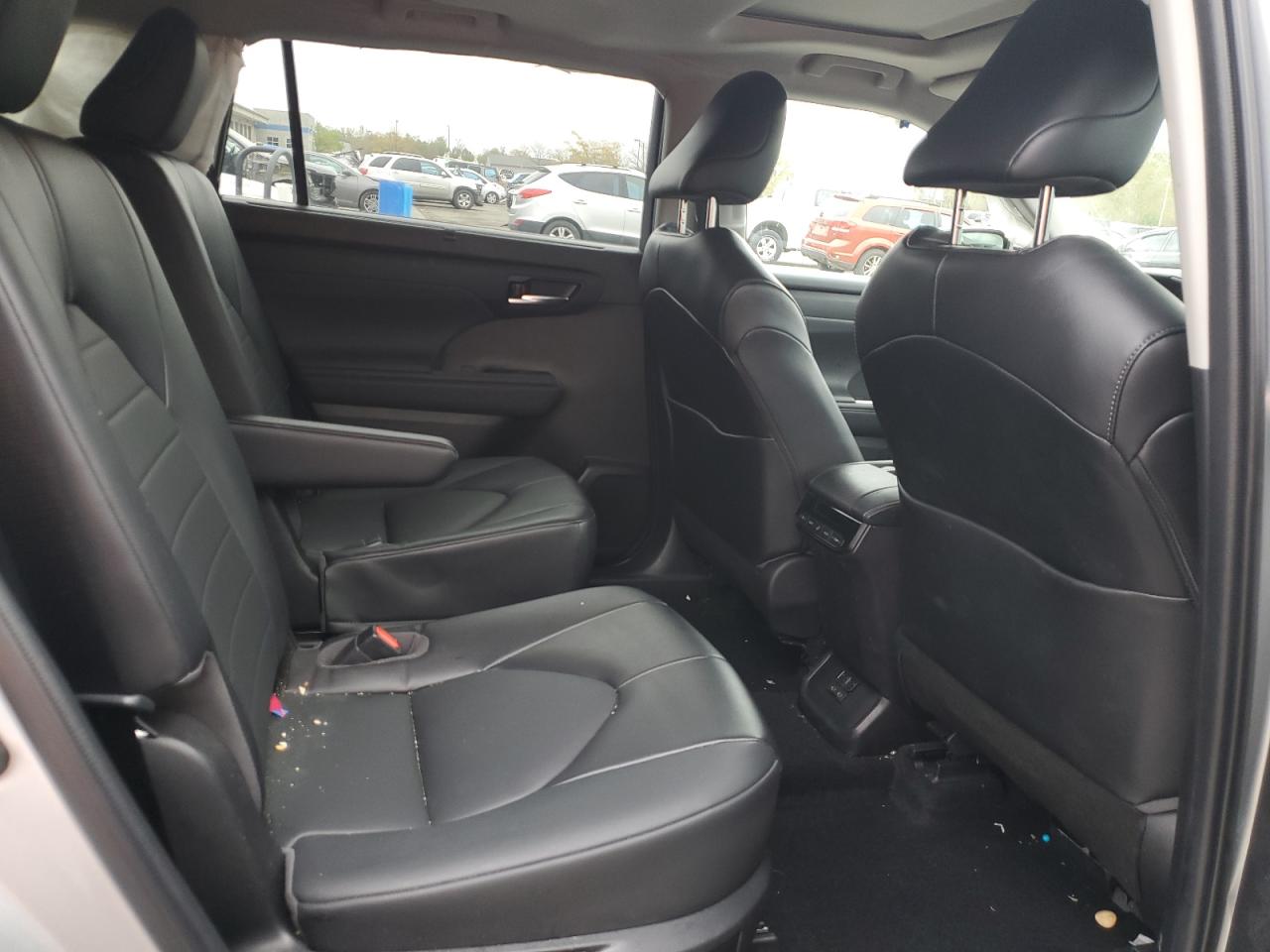 2022 TOYOTA HIGHLANDER XLE VIN:5TDGZRBH1NS578544