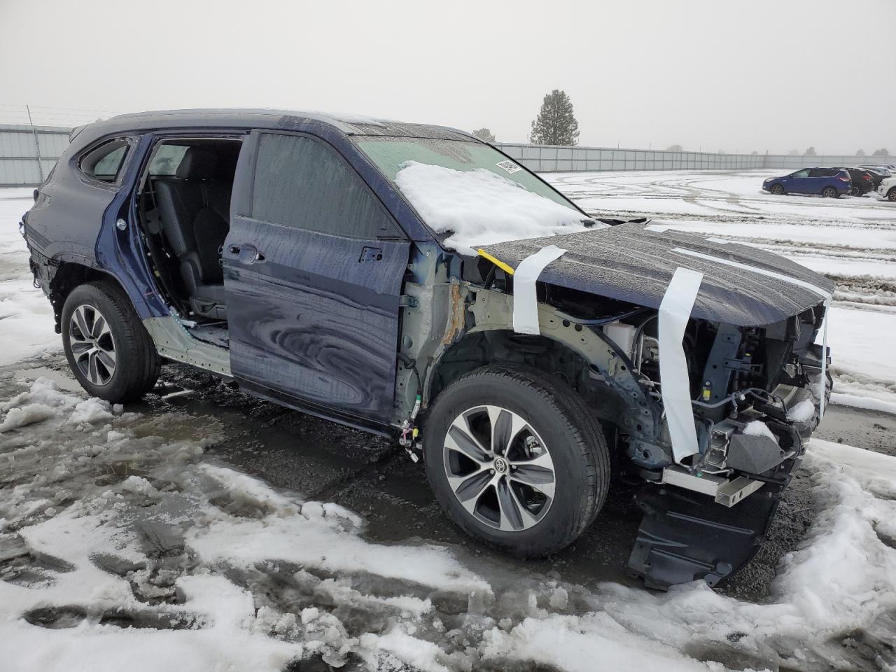 2022 TOYOTA HIGHLANDER XLE VIN:5TDGZRBH1NS575935