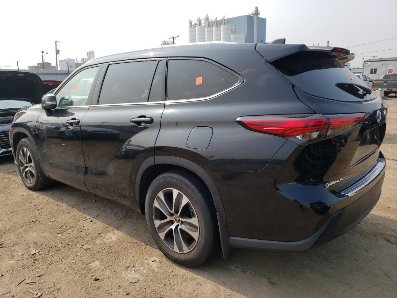 2022 TOYOTA HIGHLANDER XLE VIN:5TDHZRBH7NS567018