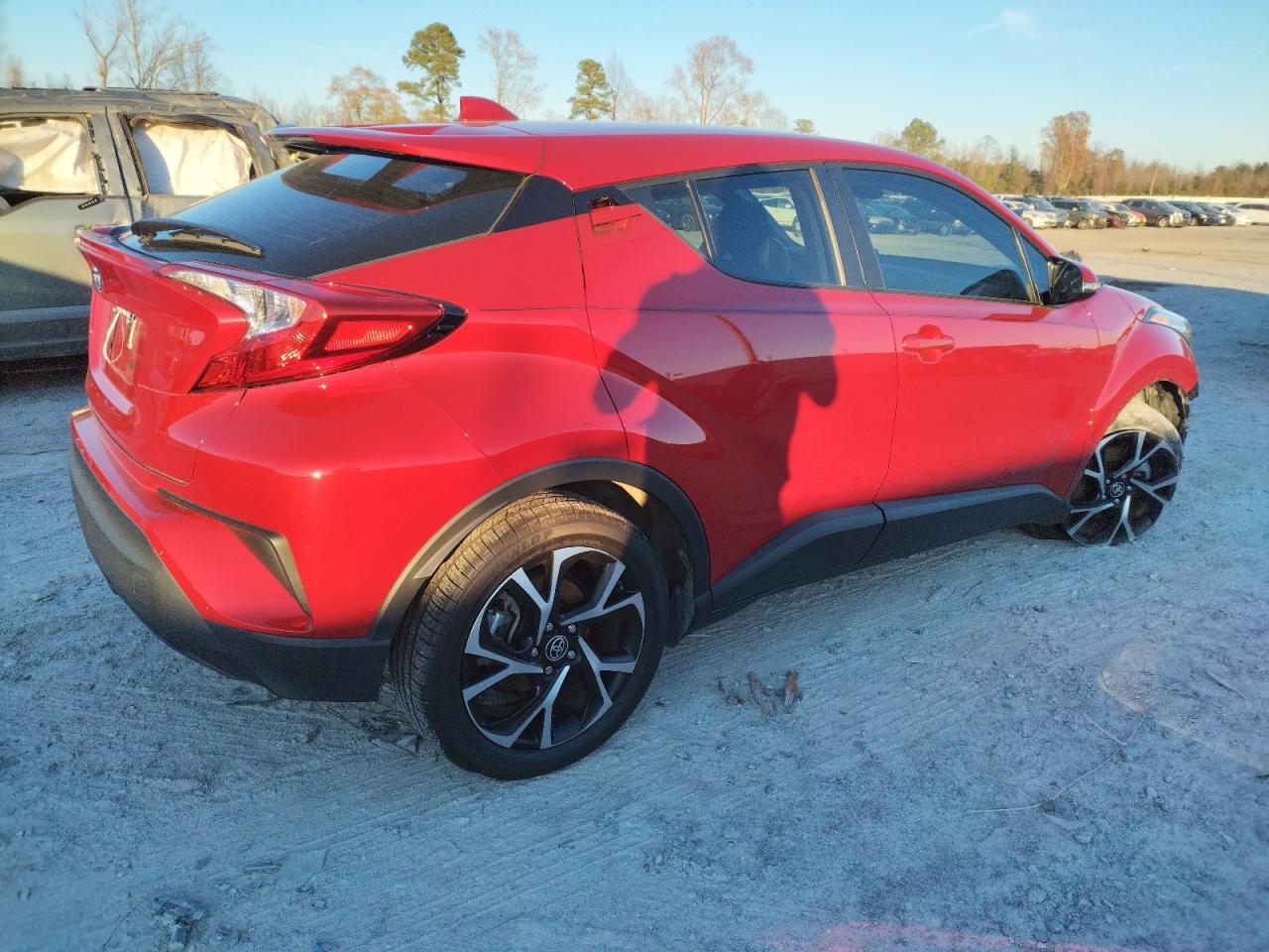 2022 TOYOTA C-HR XLE VIN:NMTKHMBX8NR142294