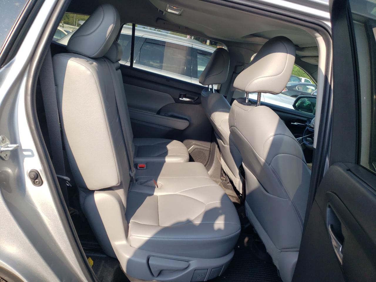 2022 TOYOTA HIGHLANDER XLE VIN:5TDGZRBH9NS230183