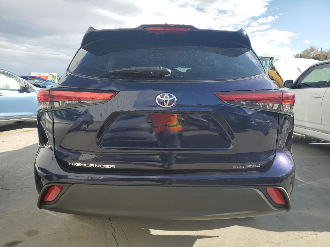 2022 TOYOTA HIGHLANDER XLE VIN:5TDHZRBH9NS200038