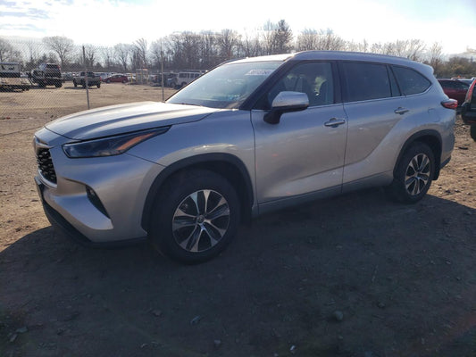 2022 TOYOTA HIGHLANDER XLE VIN:5TDGZRBH6NS572755